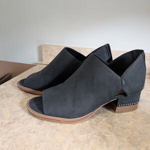 Maurices Black and Brown Sandals with Sleek Design